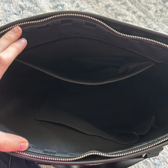 Authentic Louis Vuitton
Damier Graphite tote - Picture 3 of 10